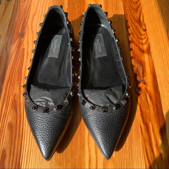 Valentino Garavani Rockstud Black Leather Flats - Picture 2 of 15